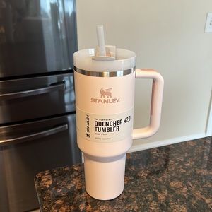 Stanley rose quartz 40oz flowstate quencher 2.0